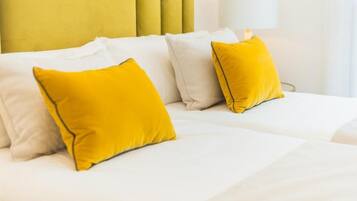 Verdunkelungsvorhänge, schallisolierte Zimmer, Bügeleisen/Bügelbrett