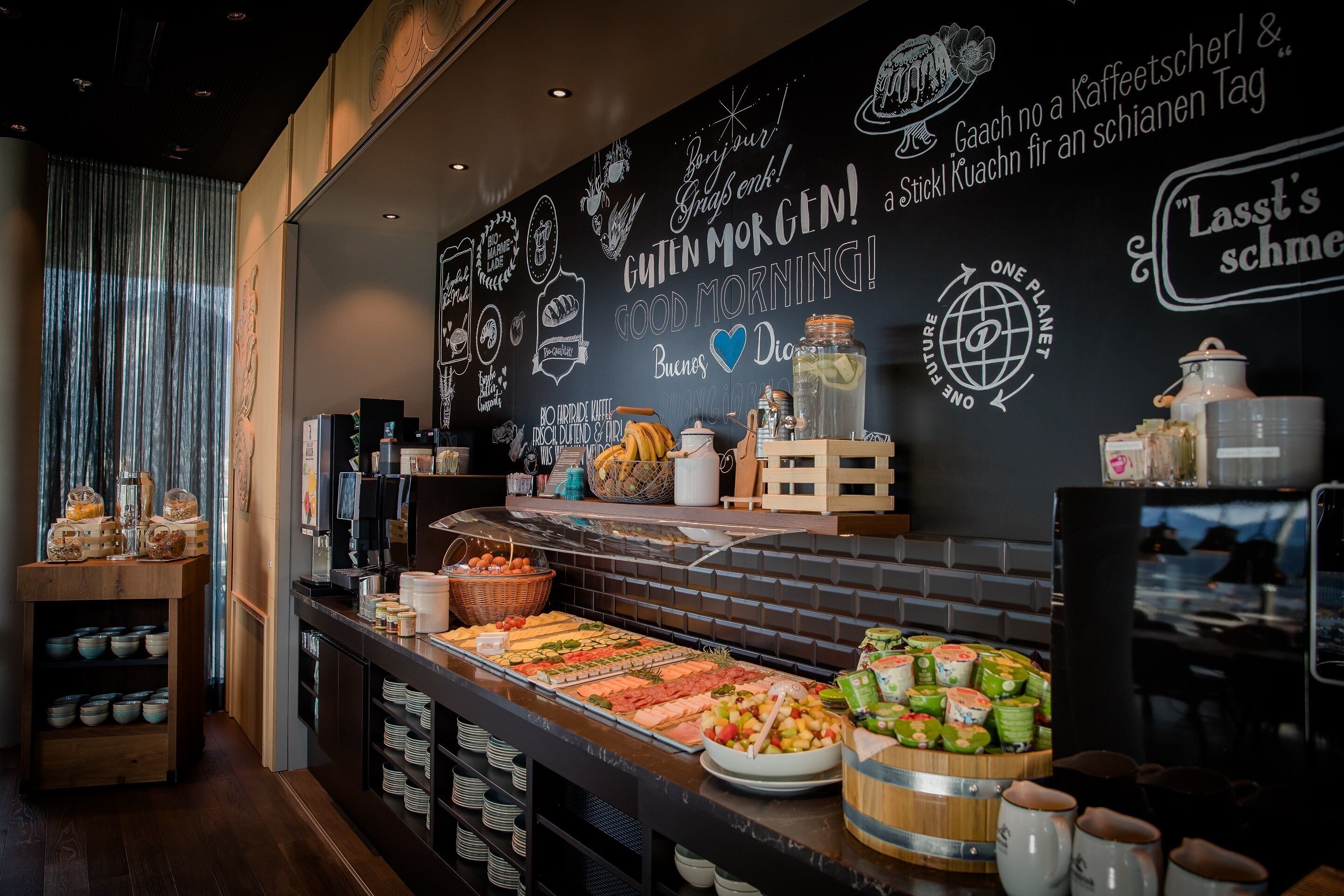 Tägliches Frühstücksbuffet gegen Gebühr