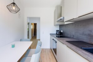 Classic-Apartment | Eigene Küche | Mini-Kühlschrank, Ofen, Herdplatte, Geschirrspüler
