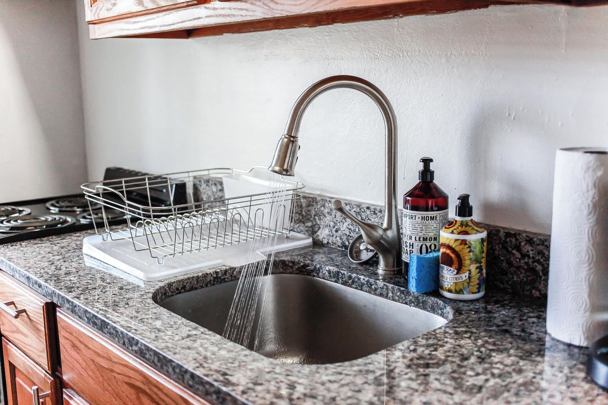 Frigorifero, microonde, piano cottura, macchina per tè/caffè