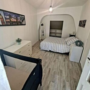 2 bedrooms, desk, iron/ironing board, free WiFi - APPARTEMENT CENTRE VILLE TERRASSE JARDIN GARAGE Chez Priscilla (Aurillac)