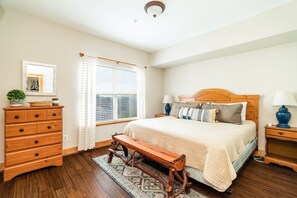 2 عدّة غرف نوم ومكتب ومكواة/لوح كي وواي فاي