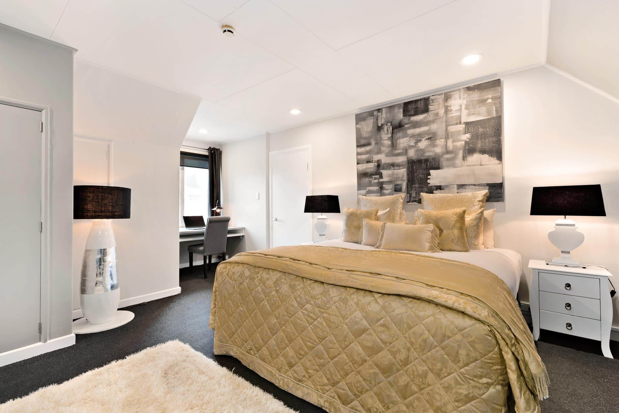 2 Schlafzimmer, Schreibtisch, Bügeleisen/Bügelbrett, Reisekinderbett