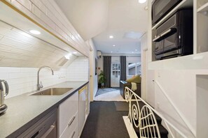 Fridge, microwave, dishwasher, coffee/tea maker