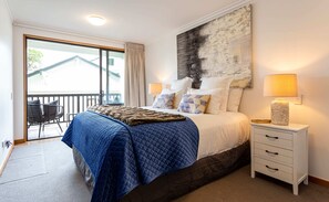 2 bedrooms, iron/ironing board, travel cot, WiFi
