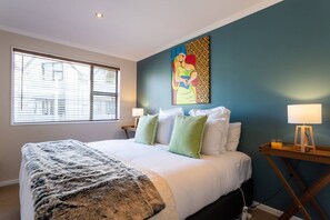 2 habitaciones, tabla de planchar con plancha, cuna de viaje y wifi 