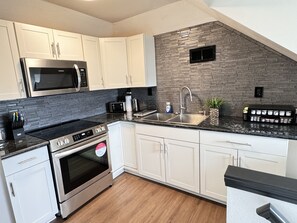 Kühlschrank, Mikrowelle, Ofen, Herdplatte