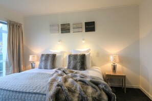 2 bedrooms, iron/ironing board, travel cot, WiFi