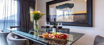 CENTRAL CITY APARTMENT FREE PARKING GREAT VIEWS