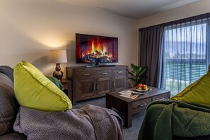 Smart TV, Netflix, books, streaming services