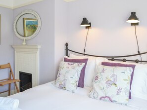 3 bedrooms, free WiFi, bed sheets - The Dairyman’s Cottage (York)