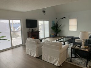Smart TV, fireplace