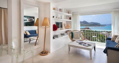 Luxury apartment stunning views /5 minutes from Saint Jean Beach/ swimming pool