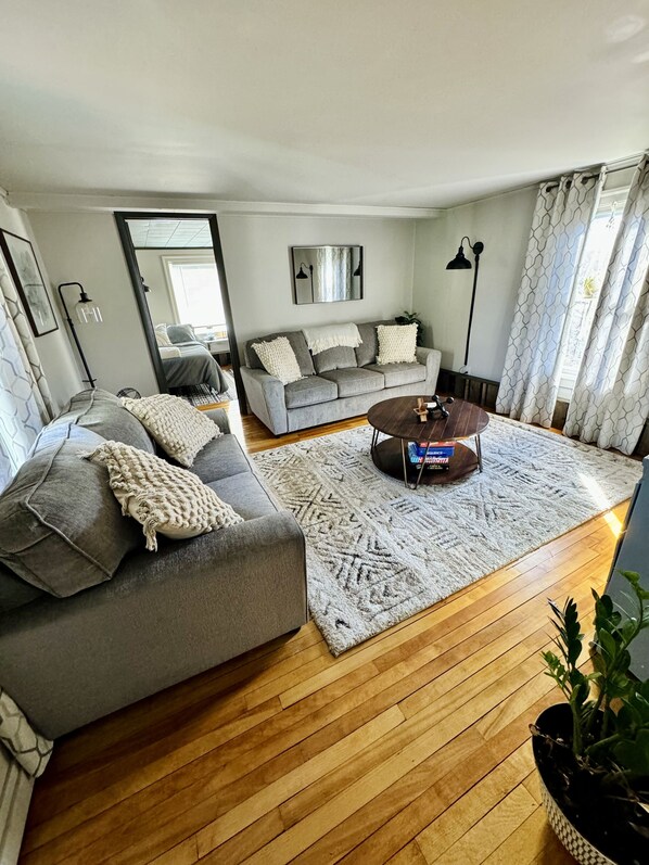 Smart TV - Luxury Retreat! Large 3 bedroom upstairs townhouse!Suny Potsdam in the backyard! (Potsdam)