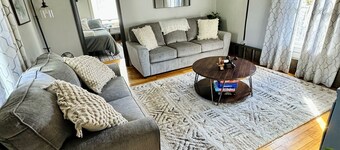 Luxury Retreat! Large 3 bedroom upstairs townhouse!Suny Potsdam in the backyard!