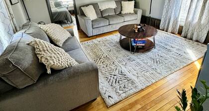 Luxury Retreat! Large 3 bedroom upstairs townhouse!Suny Potsdam in the backyard!