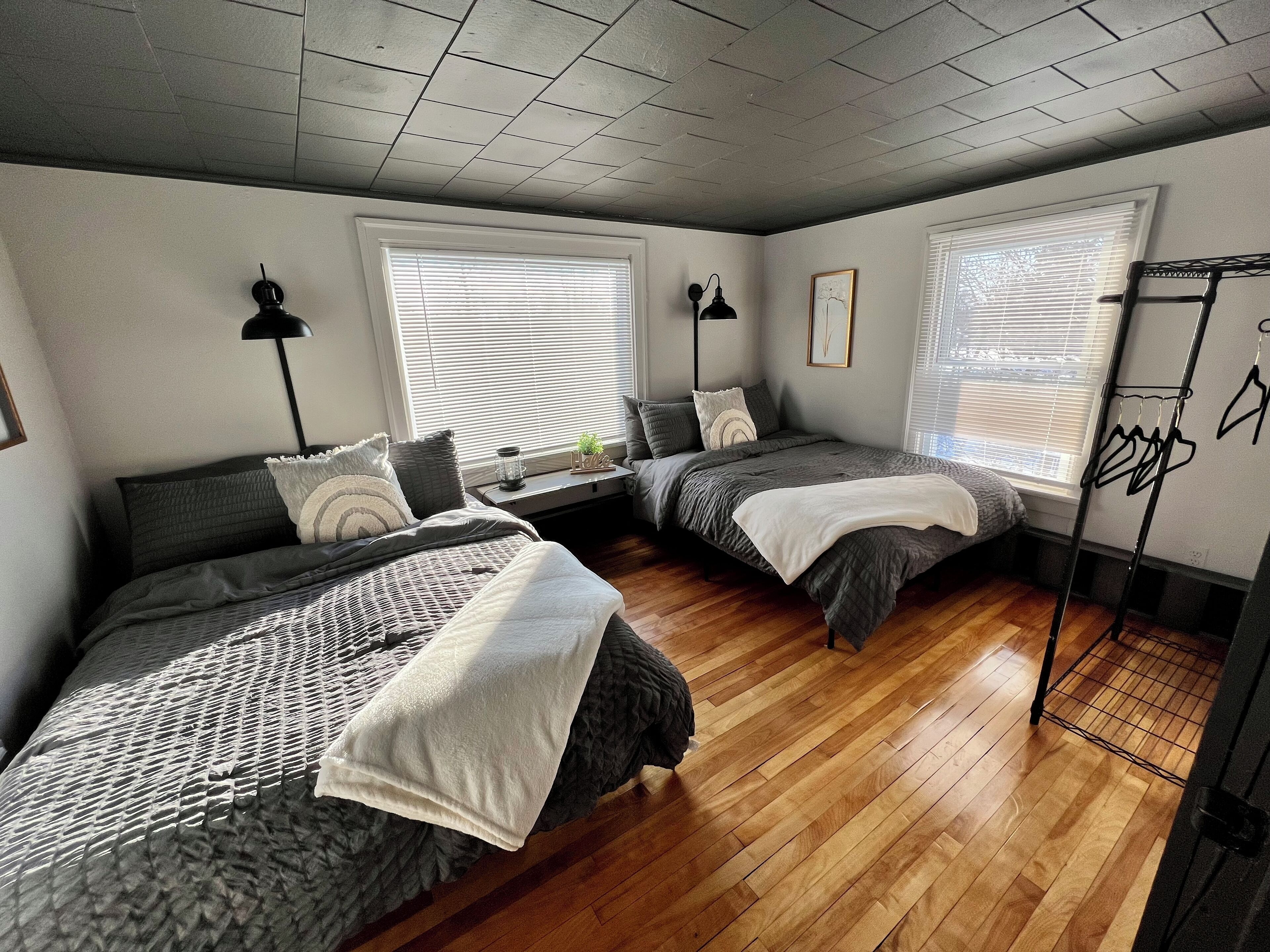 3 bedrooms, travel crib, free WiFi, bed sheets