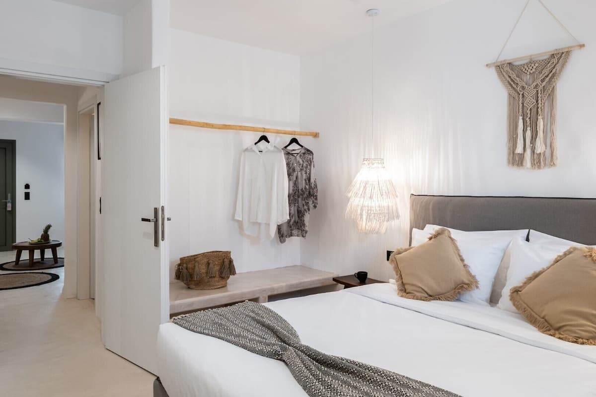 Deluxe Suite, Poolside | 1 bedroom, premium bedding, pillowtop beds, in-room safe