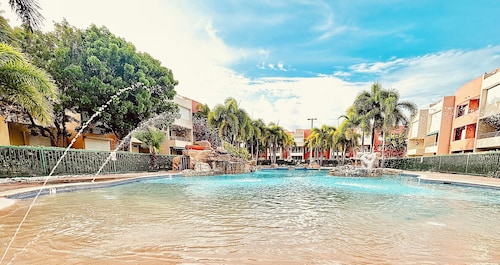 Playa El Combate, Perfect Place Garden Pool front!/Weekly and monthly discount!