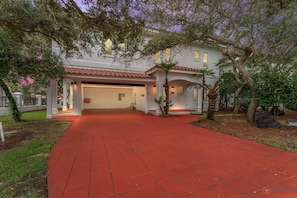 Exterior - ☀️ Paradise Isle | Steps from Beach | Golf Cart & Dog Friendly* 🐾 (Destin)