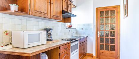 Réfrigérateur, micro-ondes, four, lave-vaisselle