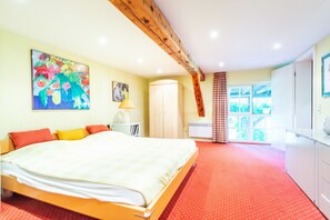 2 chambres, fer et planche à repasser, Wi-Fi gratuit, draps fournis