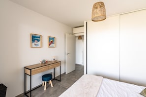 2 bedrooms, iron/ironing board, free WiFi