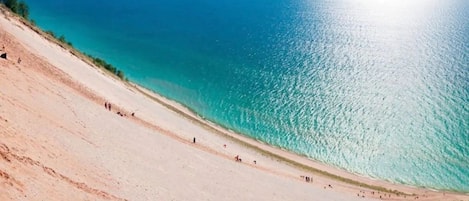Solstolar och strandhanddukar
