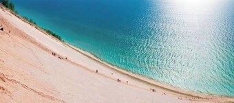 Cheerful three bedroom on beautiful Platte River