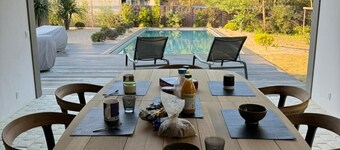 Magnifique Villa d'architecte, piscine, plage à pied, pétanque, billard, basket