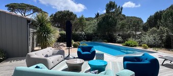 Magnificent architect-designed villa, swimming pool, walking distance to beach, pétanque, billiards, basketball
