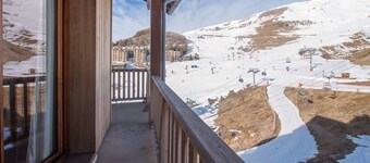 Spacious apt 8 ppl near from the ski station