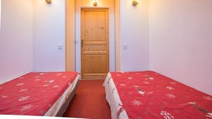 1 bedroom, free WiFi - Spacious apt 8 ppl near from the ski station (Orcières)