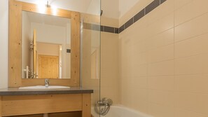 Bathtub