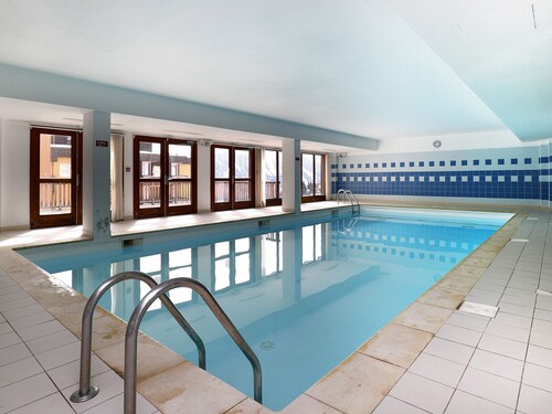 Appartement ski aux pieds avec balcon, piscine & parking