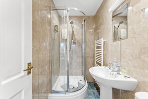 Hair dryer, towels - NEW- The 7 Bed Manor Of Robin Hoods Bay (Robin Hood's Bay)
