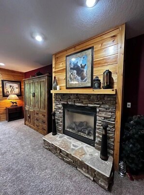 Interior - Views of LeConte Mountain and close to Gatlinburg, Pigeon Forge and Sevierville. (Sevierville)