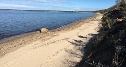 Newly renovated Modern East Hampton Home / Pets welcome