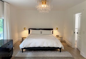 4 bedrooms, Frette Italian sheets, desk, free WiFi