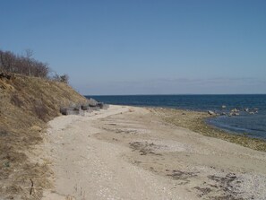 Beach nearby, sun-loungers, beach towels