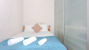 Basic Apartment, Multiple Beds | 2 bedrooms, laptop workspace, iron/ironing board, WiFi