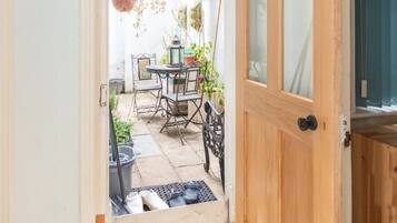 Basic Apartment, Multiple Beds