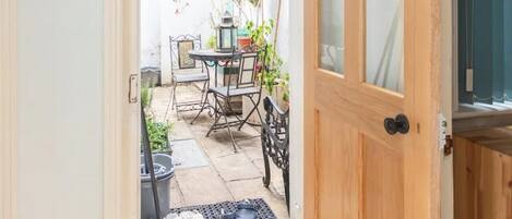 Basic Apartment, Multiple Beds