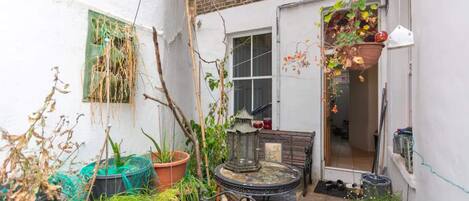 Basic Apartment, Multiple Beds | Property grounds