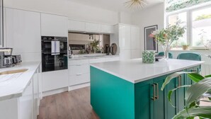 Private kitchen - Swanky Apartment in Bethnal Green With Garden (London)