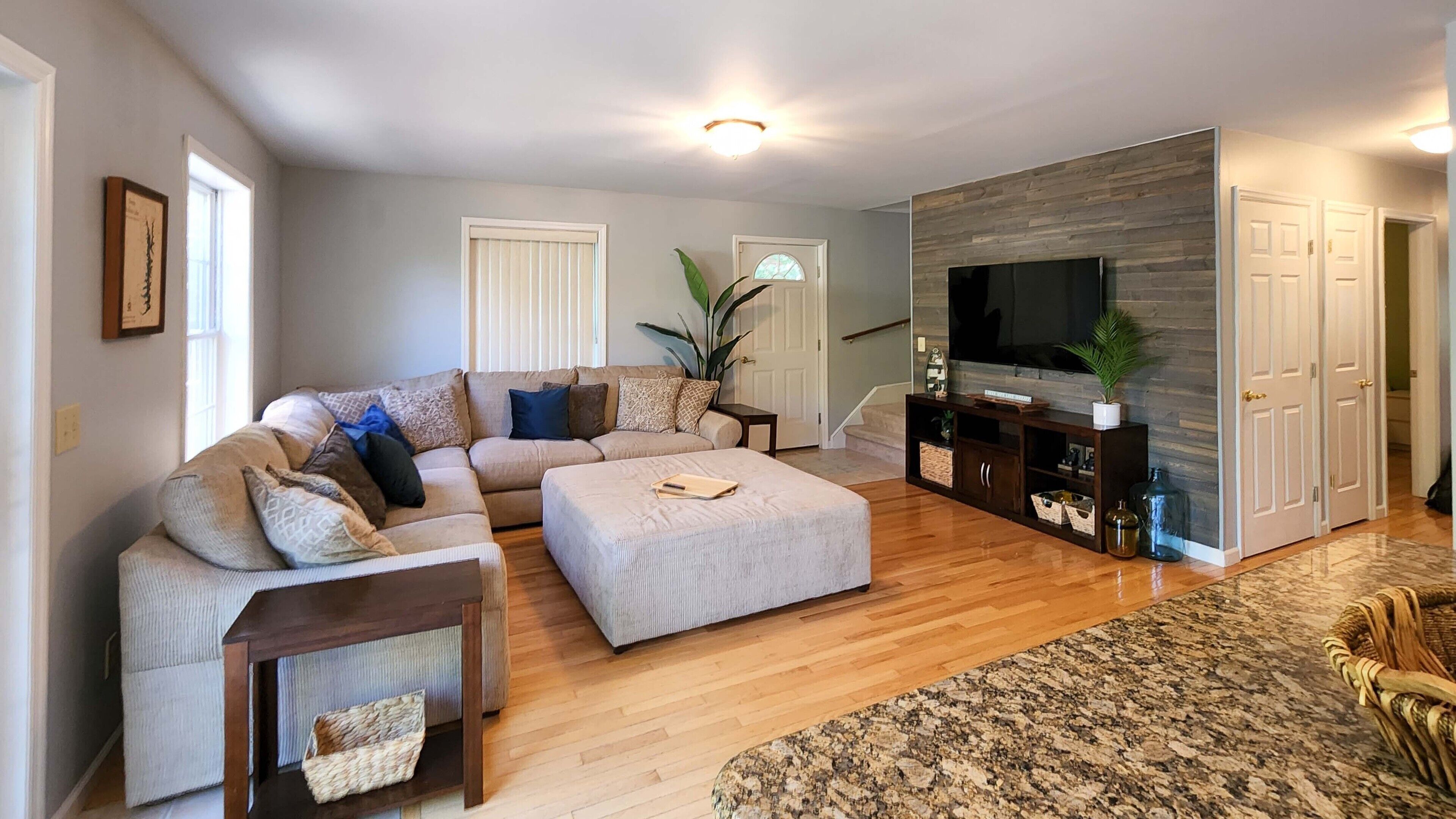 智能电视、壁炉、乒乓球、书