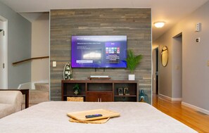 4 bedrooms, iron/ironing board, travel crib, free WiFi