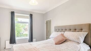 3 bedrooms, free WiFi, bed sheets