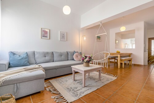 Sweet 2-Bedroom Townhouse