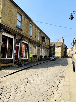 Exterior - Stylish 18th Century cottage (Honley)